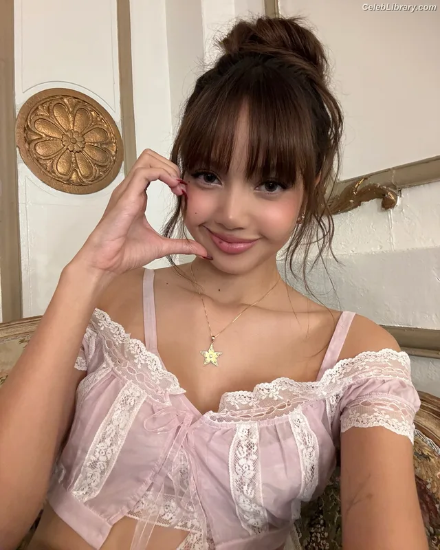 Lisa  BLΛƆKPIИK (Blackpink) photo 4 of 6190