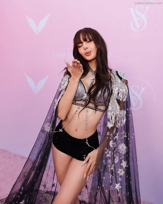 Lisa  BLΛƆKPIИK (Blackpink) photo 9 of 6190