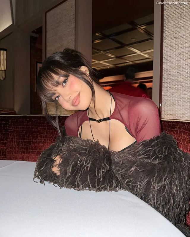 Lisa  BLΛƆKPIИK (Blackpink) photo 24 of 6190