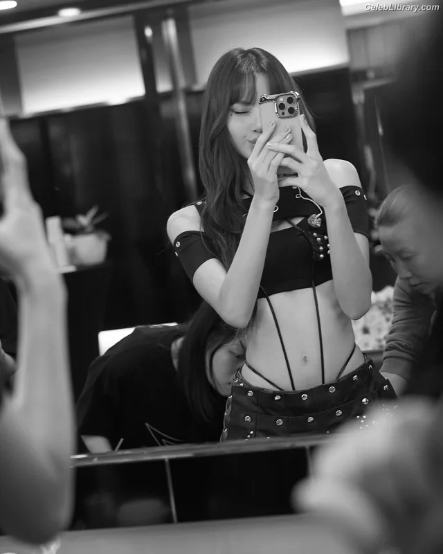 Lisa  BLΛƆKPIИK (Blackpink) photo 24 of 6190