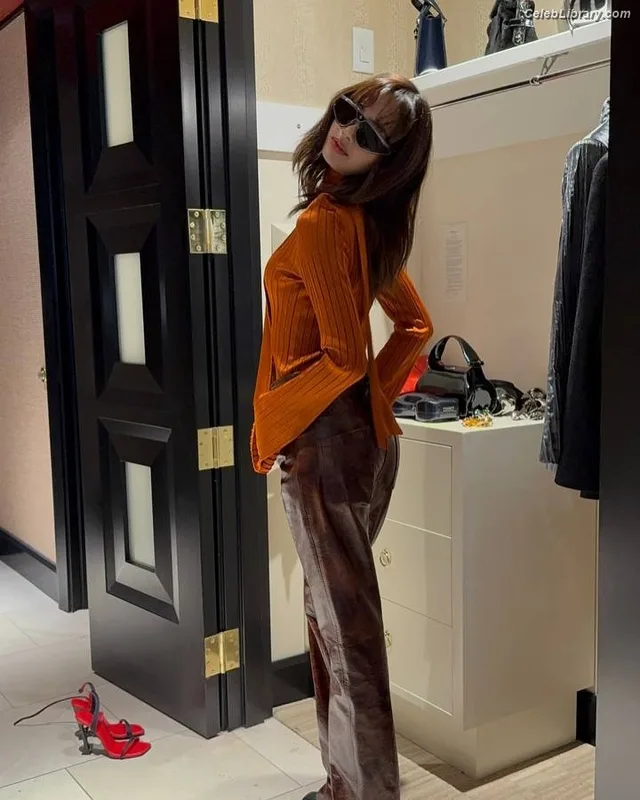 Lisa BLΛƆKPIИK (Blackpink) photo 17 of 6190
