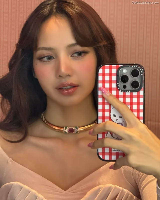 Lisa BLΛƆKPIИK (Blackpink) photo 2 of 6190
