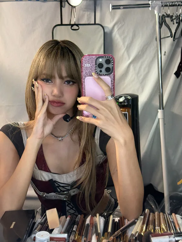Lisa BLΛƆKPIИK (Blackpink) photo 16 of 6190