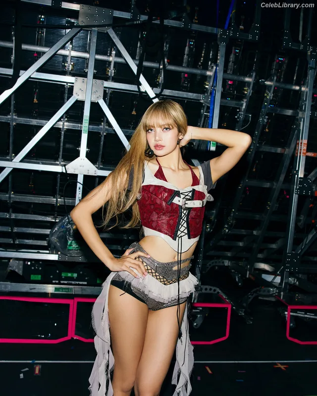Lisa BLΛƆKPIИK (Blackpink) photo 19 of 6190