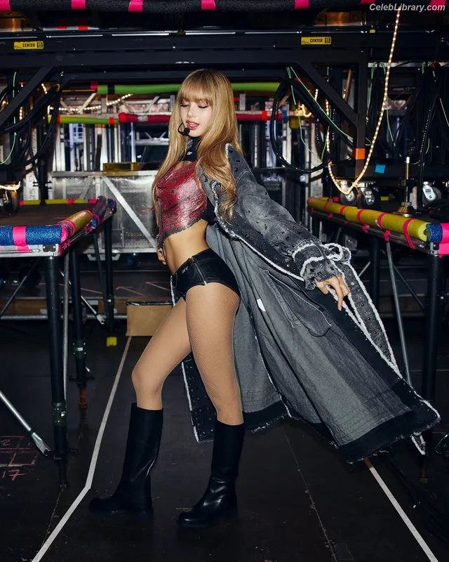 Lisa  BLΛƆKPIИK (Blackpink) photo 1 of 6190