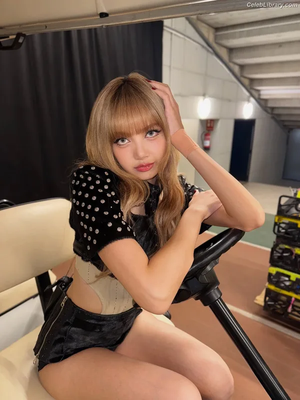 Lisa  BLΛƆKPIИK (Blackpink) photo 4 of 6190