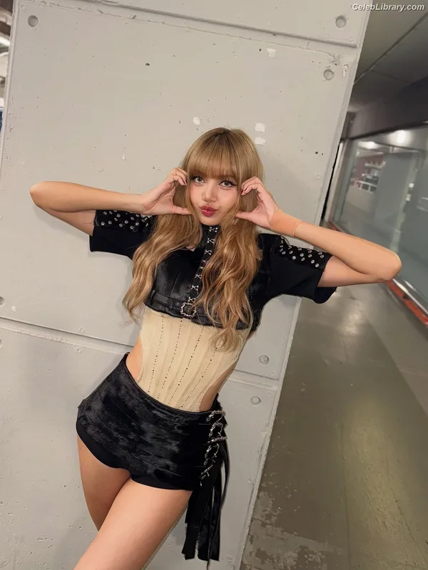 Lisa  BLΛƆKPIИK (Blackpink) photo 8 of 6190