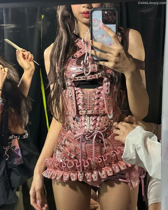 Lisa  BLΛƆKPIИK (Blackpink) photo 24 of 6190