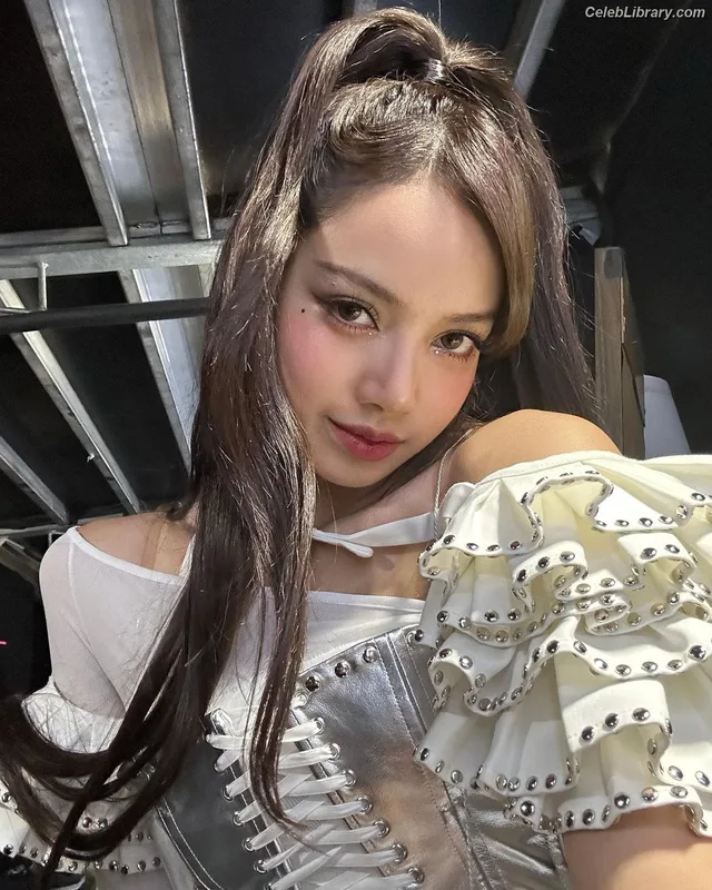 Lisa  BLΛƆKPIИK (Blackpink) photo 6 of 6190