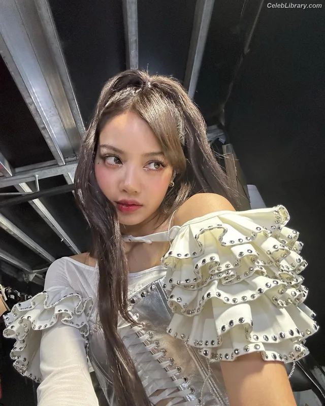 Lisa  BLΛƆKPIИK (Blackpink) photo 7 of 6190