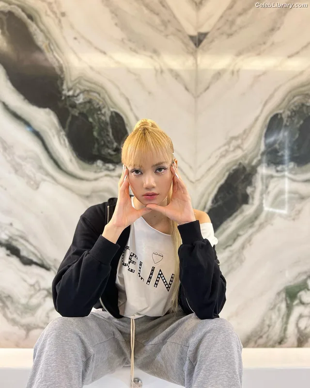 Lisa  BLΛƆKPIИK (Blackpink) photo 23 of 6190