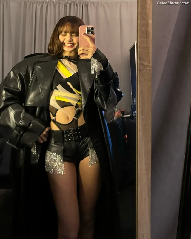 Lisa  BLΛƆKPIИK (Blackpink) photo 14 of 6190