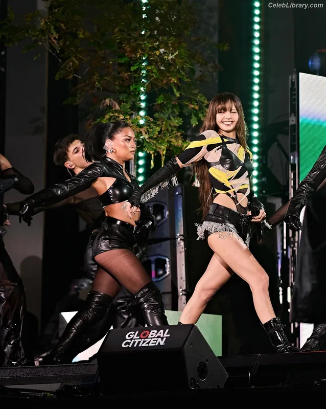 Lisa  BLΛƆKPIИK (Blackpink) photo 15 of 6190