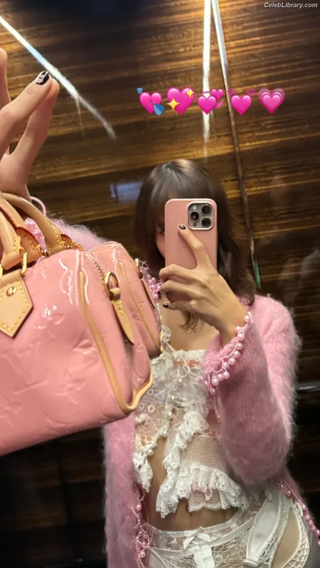 Lisa  BLΛƆKPIИK (Blackpink) photo 7 of 6190