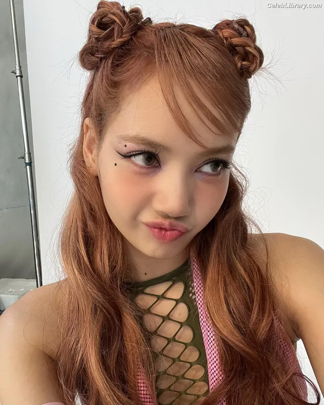 Lisa  BLΛƆKPIИK (Blackpink) photo 2 of 6190