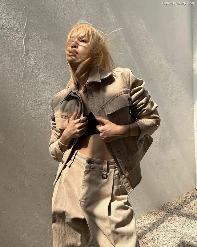 Lisa  BLΛƆKPIИK (Blackpink) photo 15 of 6190