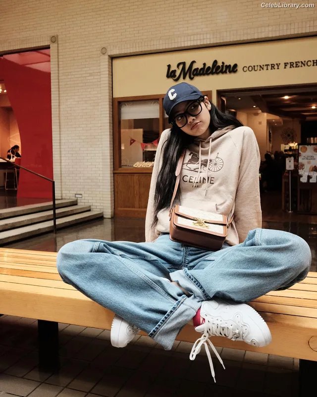 Lisa  BLΛƆKPIИK (Blackpink) photo 1 of 6190