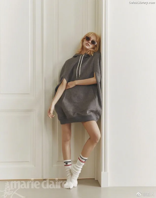 Lisa  BLΛƆKPIИK (Blackpink) photo 3 of 6190