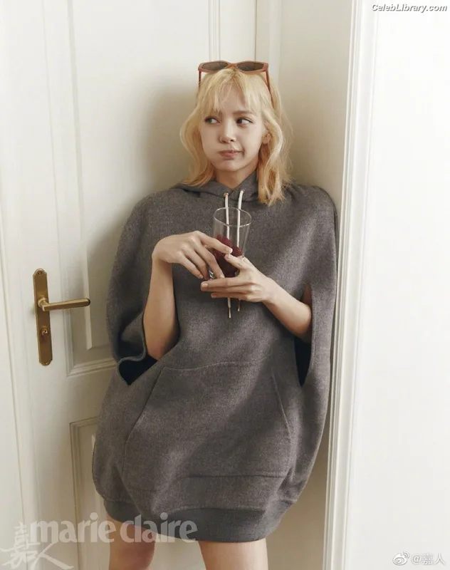 Lisa  BLΛƆKPIИK (Blackpink) photo 4 of 6190