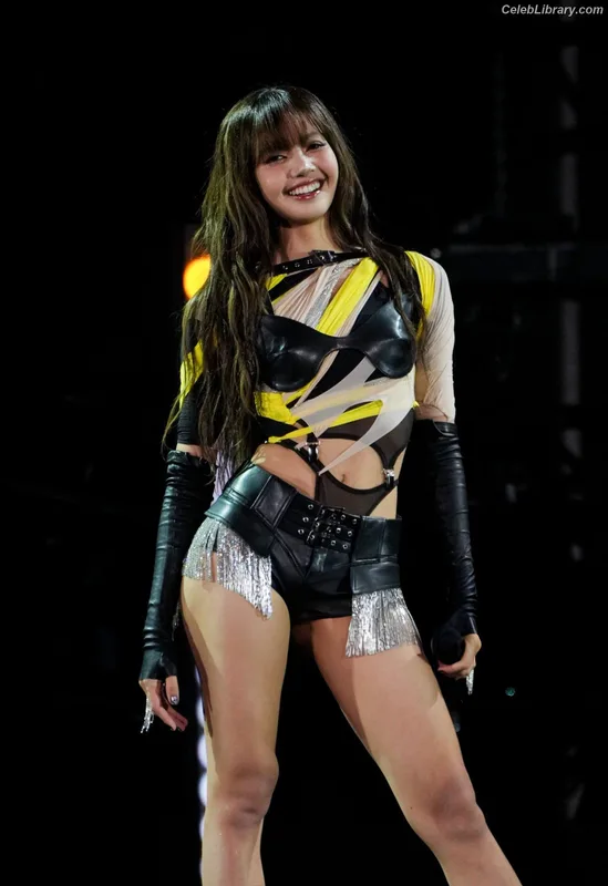 Lisa  BLΛƆKPIИK (Blackpink) photo 9 of 6190