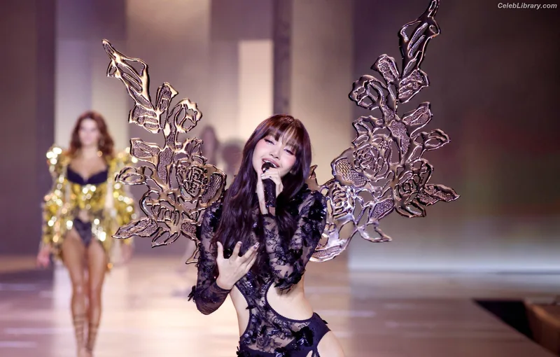 Lisa  BLΛƆKPIИK (Blackpink) photo 11 of 6190