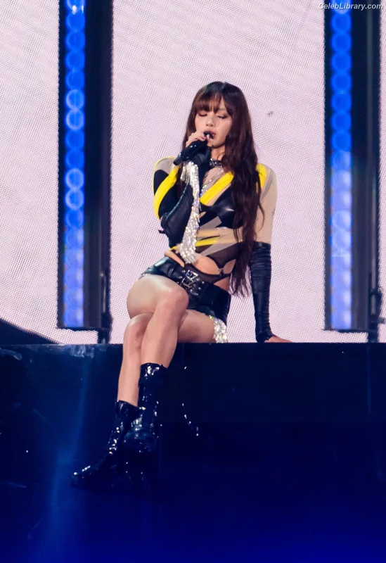 Lisa  BLΛƆKPIИK (Blackpink) photo 12 of 6190