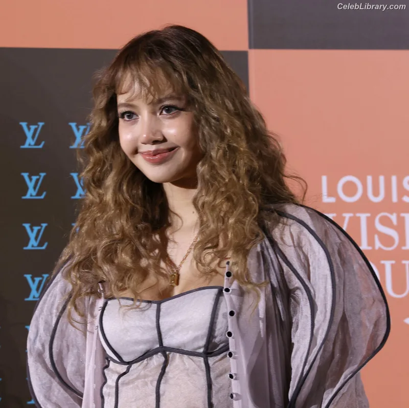 Lisa  BLΛƆKPIИK (Blackpink) photo 23 of 6190