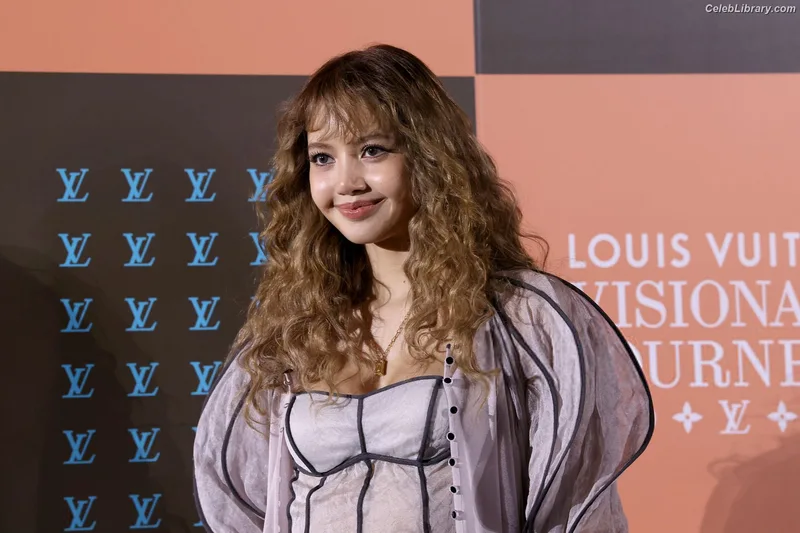 Lisa  BLΛƆKPIИK (Blackpink) photo 1 of 6190