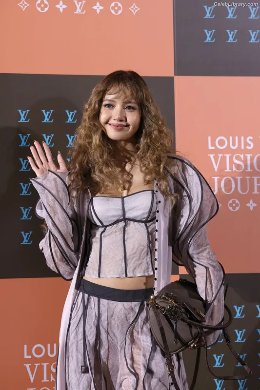 Lisa  BLΛƆKPIИK (Blackpink) photo 3 of 6190
