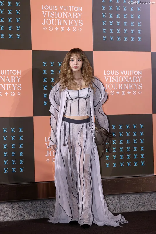 Lisa  BLΛƆKPIИK (Blackpink) photo 7 of 6190