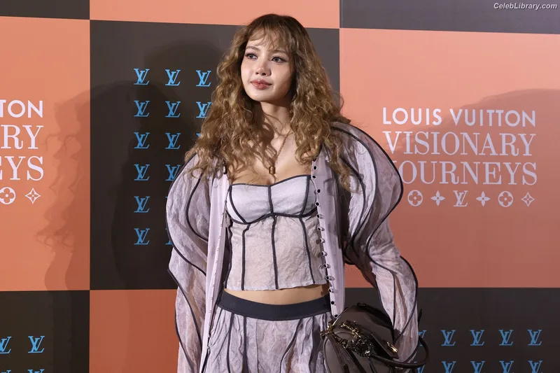 Lisa  BLΛƆKPIИK (Blackpink) photo 10 of 6190