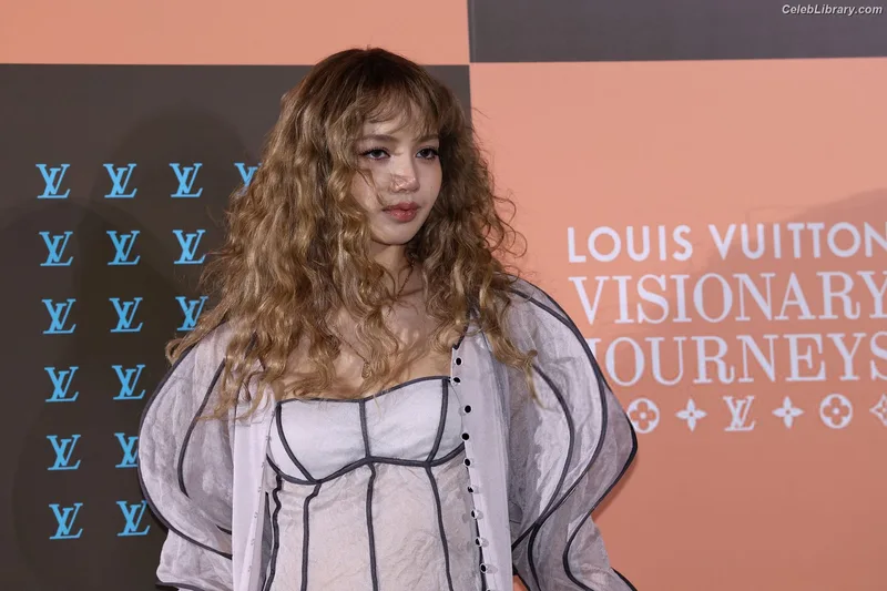 Lisa  BLΛƆKPIИK (Blackpink) photo 23 of 6190