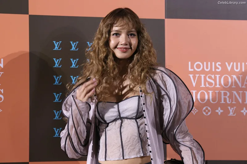 Lisa  BLΛƆKPIИK (Blackpink) photo 6 of 6190