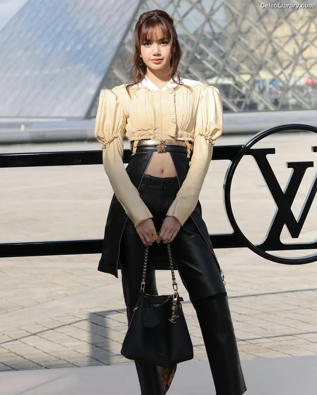 Lisa  BLΛƆKPIИK (Blackpink) photo 6 of 6190