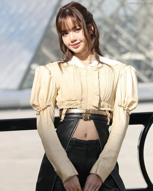 Lisa  BLΛƆKPIИK (Blackpink) photo 7 of 6190
