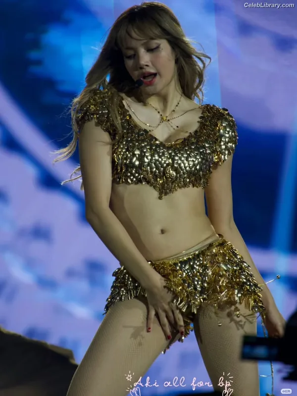 Lisa  BLΛƆKPIИK (Blackpink) photo 12 of 6190