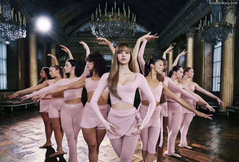 Lisa  BLΛƆKPIИK (Blackpink) photo 23 of 6190