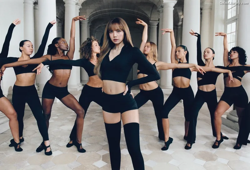 Lisa  BLΛƆKPIИK (Blackpink) photo 1 of 6190