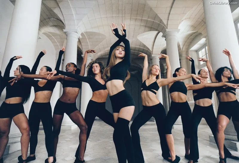 Lisa  BLΛƆKPIИK (Blackpink) photo 2 of 6190