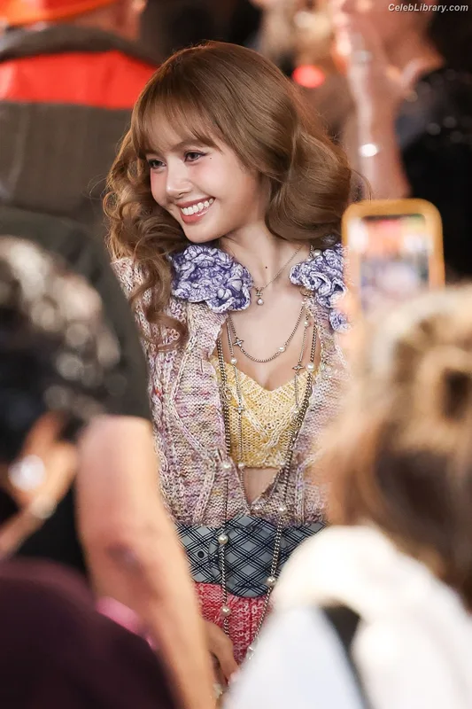 Lisa BLΛƆKPIИK (Blackpink) photo 6 of 6190