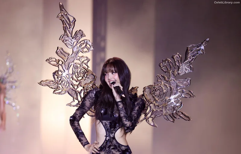 Lisa  BLΛƆKPIИK (Blackpink) photo 7 of 6190