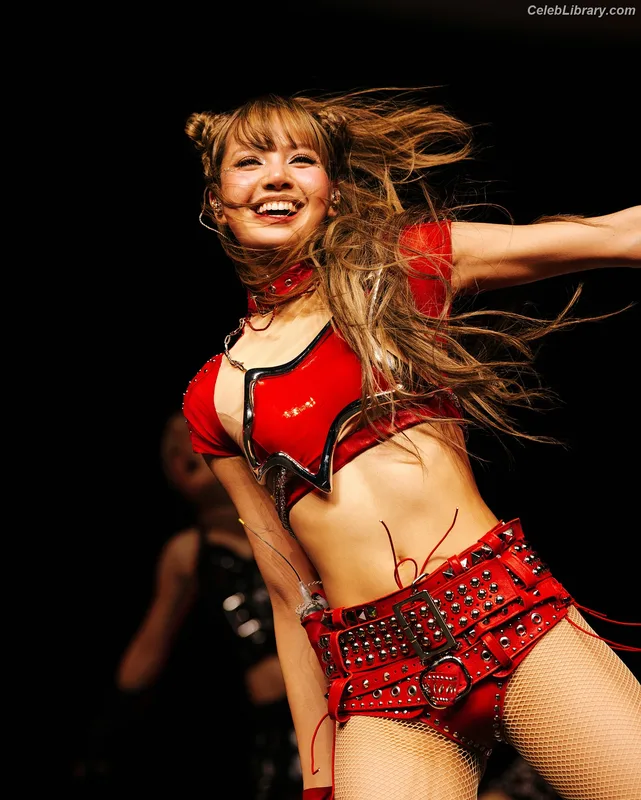 Lisa  BLΛƆKPIИK (Blackpink) photo 8 of 6190