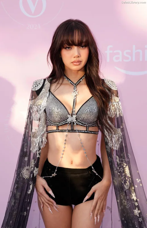 Lisa  BLΛƆKPIИK (Blackpink) photo 12 of 6190