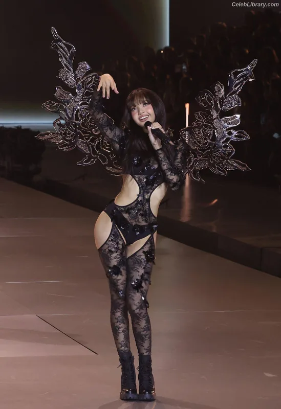 Lisa  BLΛƆKPIИK (Blackpink) photo 18 of 6190