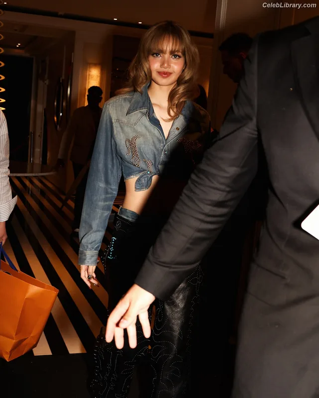 Lisa BLΛƆKPIИK (Blackpink) photo 18 of 6190