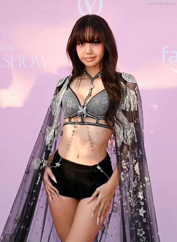 Lisa BLΛƆKPIИK (Blackpink) photo 13 of 6190