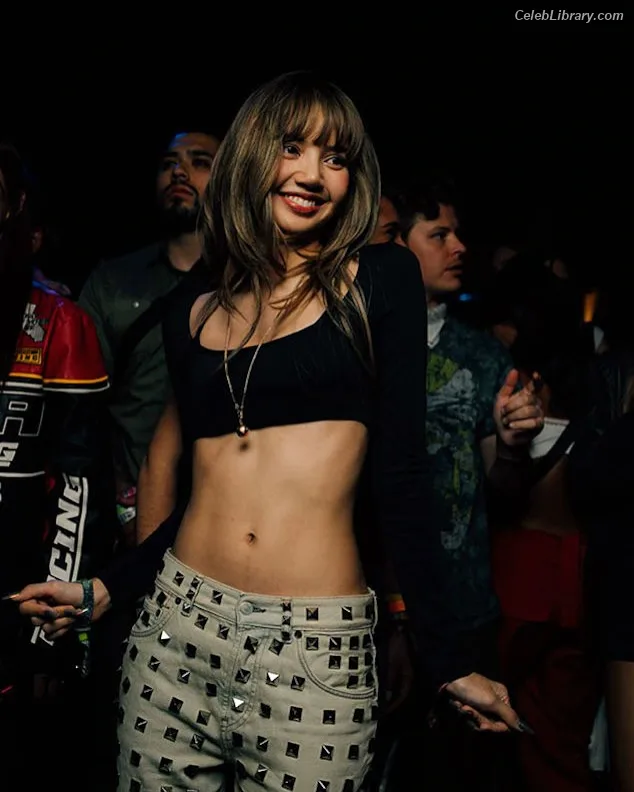 Lisa  BLΛƆKPIИK (Blackpink) photo 1 of 6190