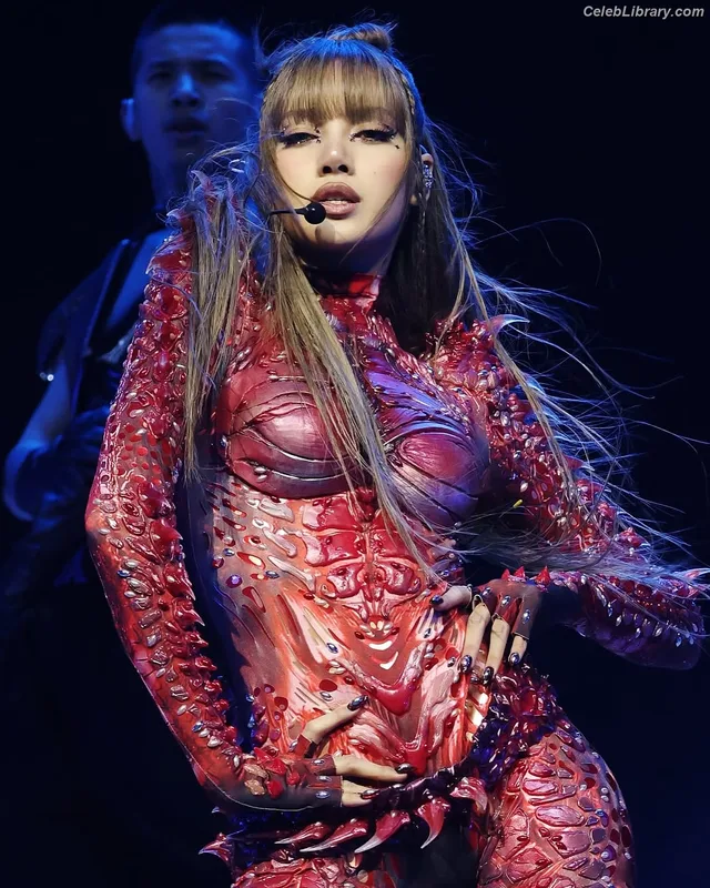 Lisa  BLΛƆKPIИK (Blackpink) photo 3 of 6190