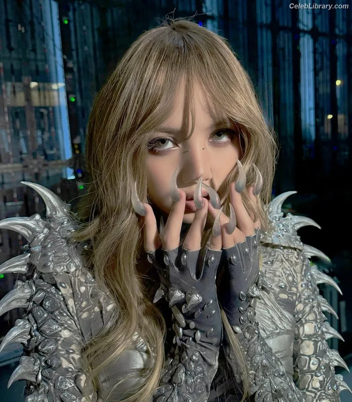 Lisa  BLΛƆKPIИK (Blackpink) photo 23 of 6190