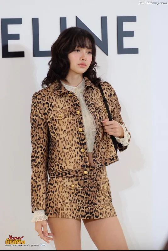 Lisa  BLΛƆKPIИK (Blackpink) photo 10 of 6190